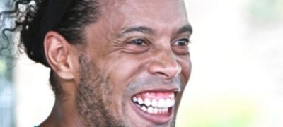 Barcelona anuncia retorno de Ronaldinho como embaixador do clube