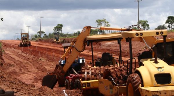 Importante rota de destinos turísticos, pavimentação da estrada do Curê segue firme