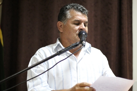 Vereador Ramão Paredes solicita limpeza e construção de área de lazer