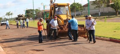 Secretaria de Obras realiza ação para amenizar a situação da Avenida Teodoro Sativa