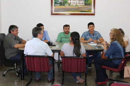 Prefeito Reinaldo Piti se reúne com representantes da Universidade Federal da Grande Dourados