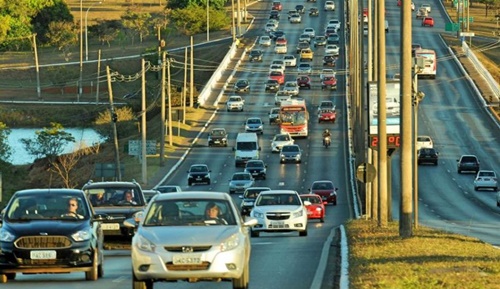 Bolsonaro quer o fim do IPVA: Carro não é patrimônio