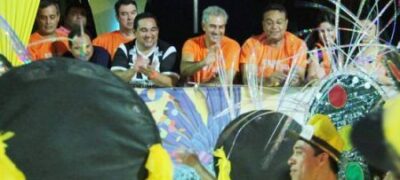 No Carnaval em Corumbá, Reinaldo quer integrar turismo do Pantanal e Bonito