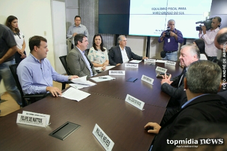 Reforma: Reinaldo extingue três secretarias e demite 1 mil comissionados