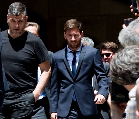 Pai de Messi chega a Barcelona para tentar fechar renovação do camisa 10