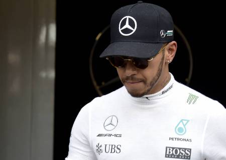 Hamilton diz estar com “hematomas” por conta do novo modelo da Mercedes