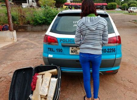 PM do distrito de Boqueirão apreende 15 Kg de maconha e prende mulher por tráfico de drogas