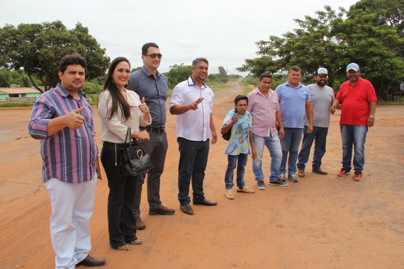 Problema técnico suspende operação tapa buraco na Avenida Teodoro Sativa