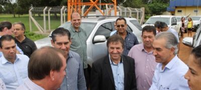 Reinaldo Azambuja visita Guia Lopes da Laguna e lança pacote de obras
