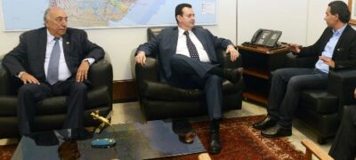 Saveiro roubado em Campo Grande capota próximo a Bela Vista