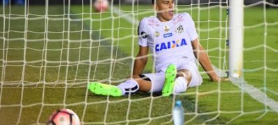 Veteranos brilham, Santos bate Strongest e vira líder na Libertadores