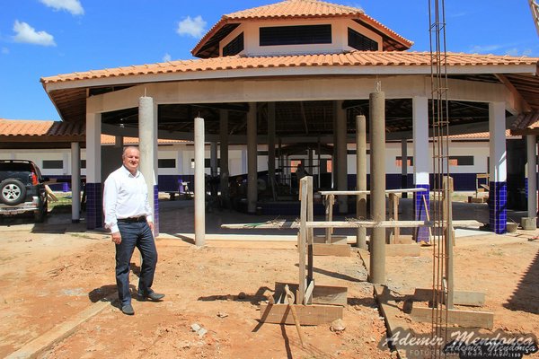 Prefeitura constrói escola moderna melhorando a educação em Caracol