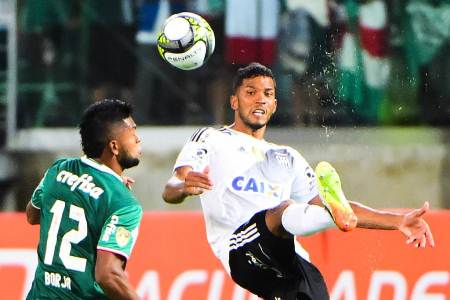 Técnico do Corinthians defende presenças de Lucca e Yago na final