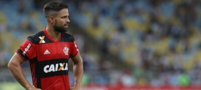 Após gol, meia Diego sofre entorse no joelho e preocupa o Flamengo