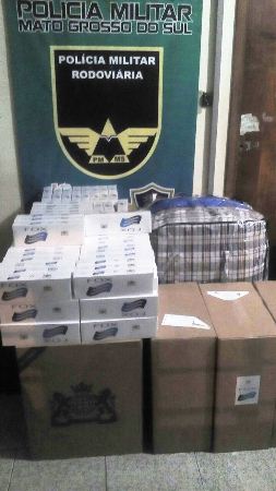 Operação da polícia apreende  brinquedos e cigarros em rodovia