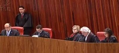 TSE suspende julgamento da chapa Dilma-Temer