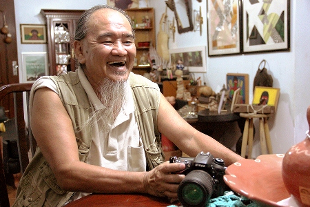 Artistas fazem homenagem ao fotógrafo Roberto Higa na terça-feira no Porteira’s