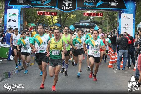 Carmem Martinez e Derlis Ayala vencem a 11ª Meia Maratona Internacional de Assunção