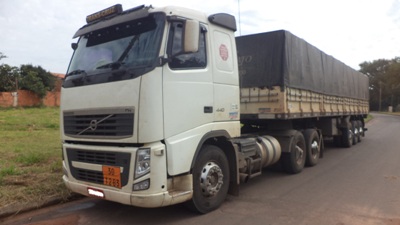PMA autua empresa em R$ 14,5 mil e apreende carreta transportando ilegalmente produtos perigosos