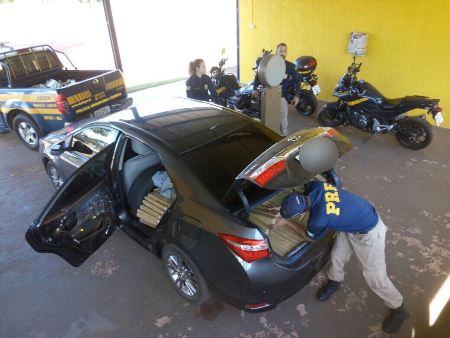 Polícia apreende 670 quilos de maconha em carro roubado e traficante é preso