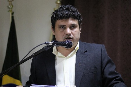 Vereador Johnys Basso cobra cumprimento do Piso Nacional