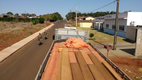 PMA autua empresa mato-grossense em R$ 4,3 mil e apreende caminhão com carga de madeira ilegal