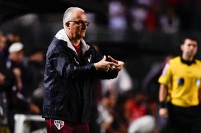 Dorival não abre mão do ataque e elogia 2º turno do São Paulo