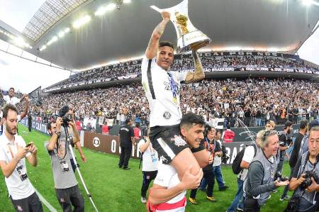 Arana admite contrato assinado; Corinthians quer manter 10% do atleta