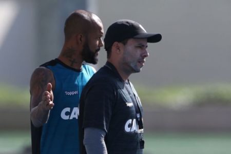 Botafogo aguarda pagamentos para liberar Bruno Silva e Jair