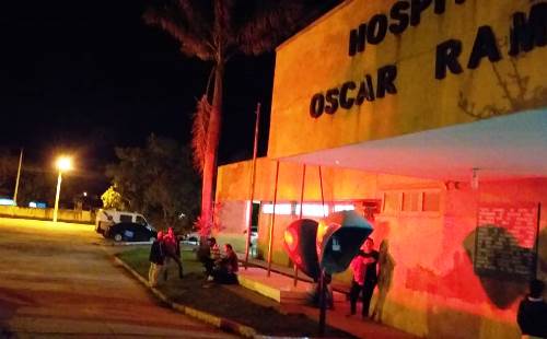 Briga por causa de galinha acaba em execução de homem com tiro na cabeça em frente à esposa