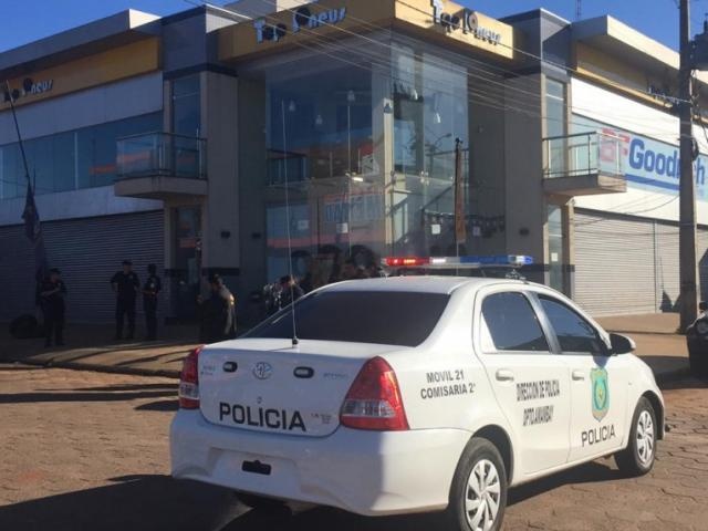 Três meses após irmão ser executado, gerente de loja é ferido a tiros de pistola