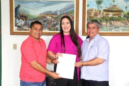 Em parceria com a mesa diretora da Câmara, prefeito Piti firma compromisso para adquirir 10 parquinhos infantis