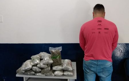 Polícia Militar apreende quase 8 Kg de maconha durante abordagem a ônibus no distrito de Boqueirão