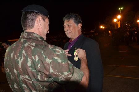 Jornalista é homenageado com a comenda Marechal Dutra