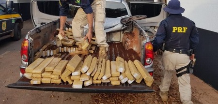 PRF apreende 1,5T de maconha, recupera veículo e prende três homens em Guia Lopes da Laguna