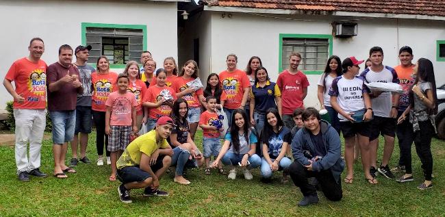 Rotary, Rotakids, Rotaract e Interact distribuem presentes no abrigo Bela Vista e bairros   