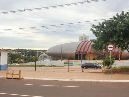 Bêbada, condutora atropela pedestre em frente ao Aquário do Pantanal