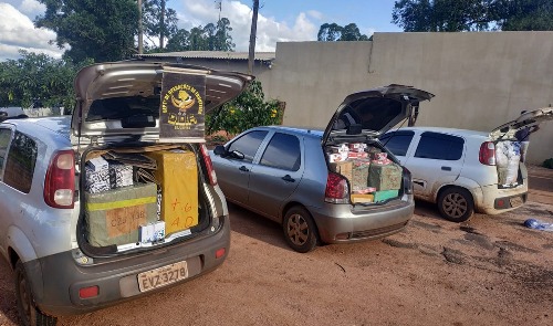 DOF apreende mais de 600 pacotes de essência de narguilé em quatro carros