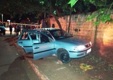 Três jovens são executados por dupla de pistoleiros em motocicleta