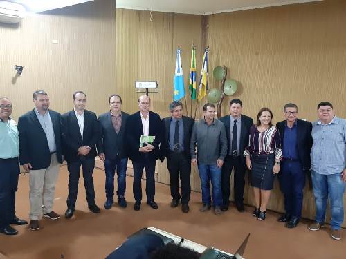 ANTÔNIO JOÃO: Prefeita participa de reunião com diplomata do Ministério das Relações Exteriores