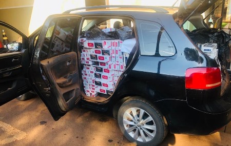 Veículo com 1.100 pacotes de cigarros contrabandeados foi apreendido pelo DOF durante a Operação Hórus
