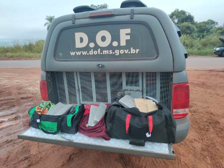 Passageiro de ônibus que seguia com maconha para o Paraná foi preso pelo DOF durante a Operação Hórus
