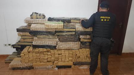 Camionete roubada foi recuperada pelo DOF carregada com mais de uma tonelada de maconha durante a Operação