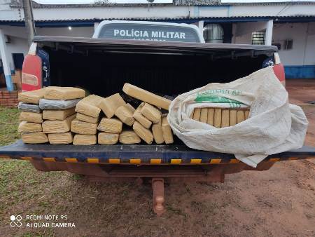 Polícia Militar apreende arma de fogo e 49 Kg de maconha, após confronto com traficantes, no distrito de Boqueirão