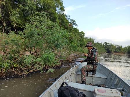 Polícia Militar Ambiental de Jardim fiscaliza o rio da Prata e Formoso onde a pesca é proibida e apreende petrechos