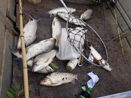 PMA de Coxim prende e autua pescador profissional por pesca predatória e apreende pescado, barco e motor de popa