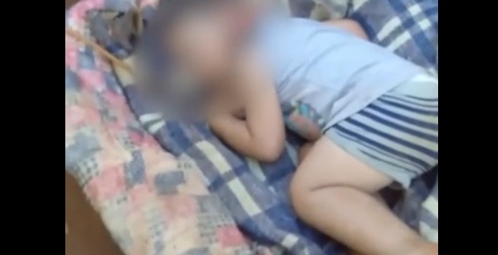 Tio-avô prende menino de dois anos com coleira de cachorro e ainda filma