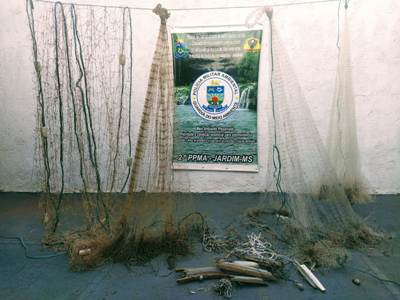 PMA de Jardim fiscaliza o rio da Prata e Formoso onde a pesca é proibida e rio Miranda, surpreende dois pescadores em pesca predatória