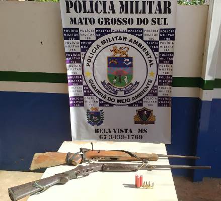 Polícia Militar Ambiental de Bela Vista prende dois paraguaios caçando e apreende armas de caça e munições