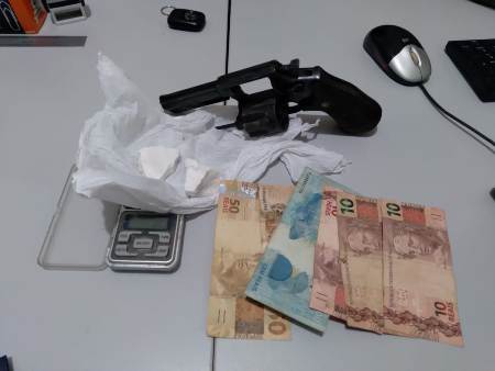 Polícia cumpre mandado de busca e homem é preso em fragrante em Porto Murtinho